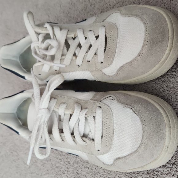 VEJA™ V-10 sneakers, Size 8, Excellent Used Condition - Picture 4 of 16